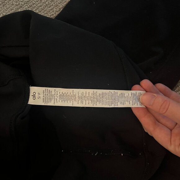 ALO Yoga Pants - Picture 3 of 4